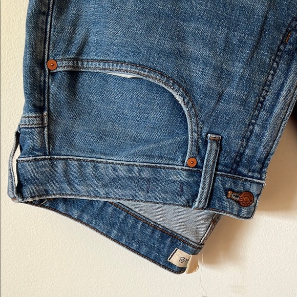 Curvy Perfect Vintage Crop Jean - Picture 2 of 6